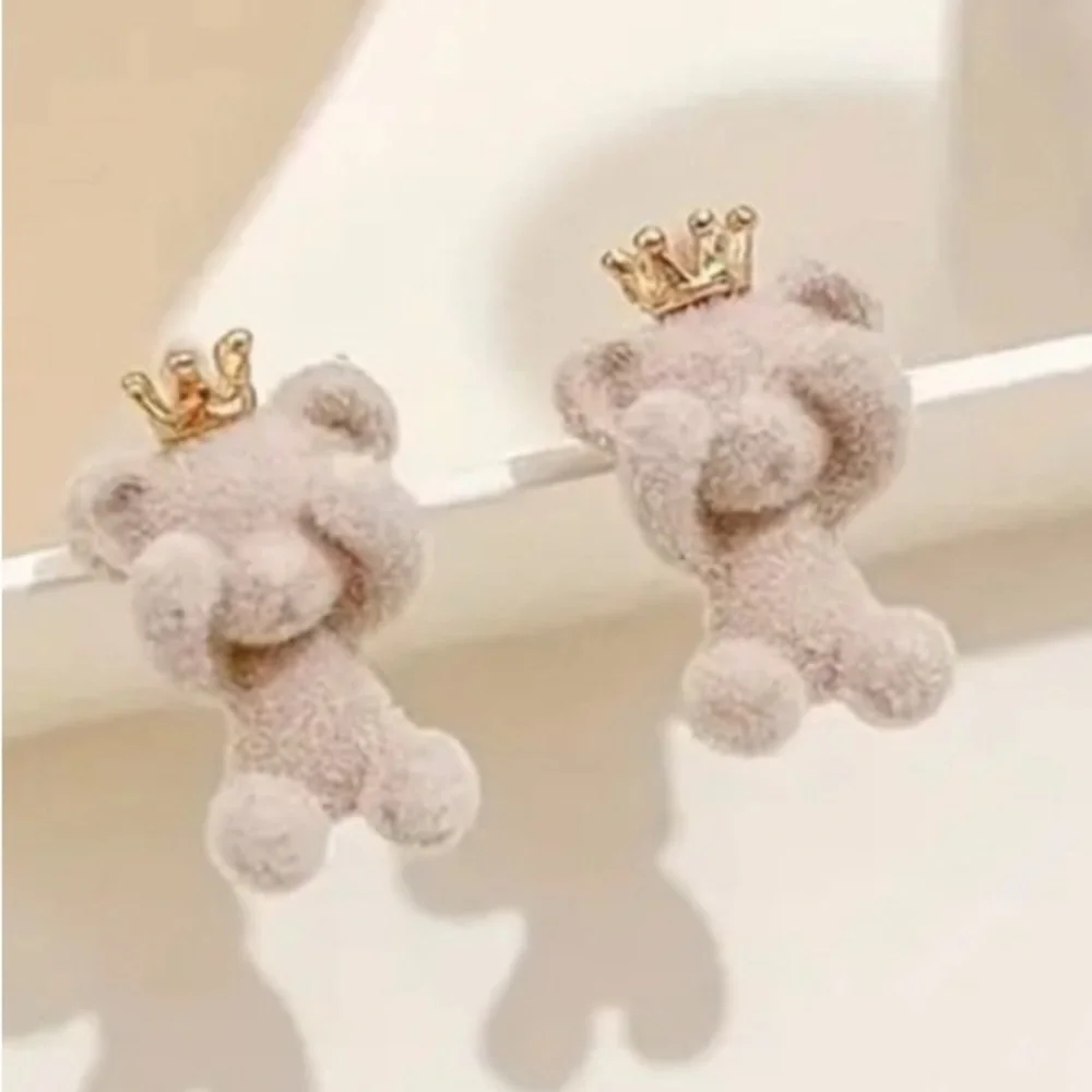 Charming Cream Teddy Bear Earrings with Gold Crown - Picture 4 of 6